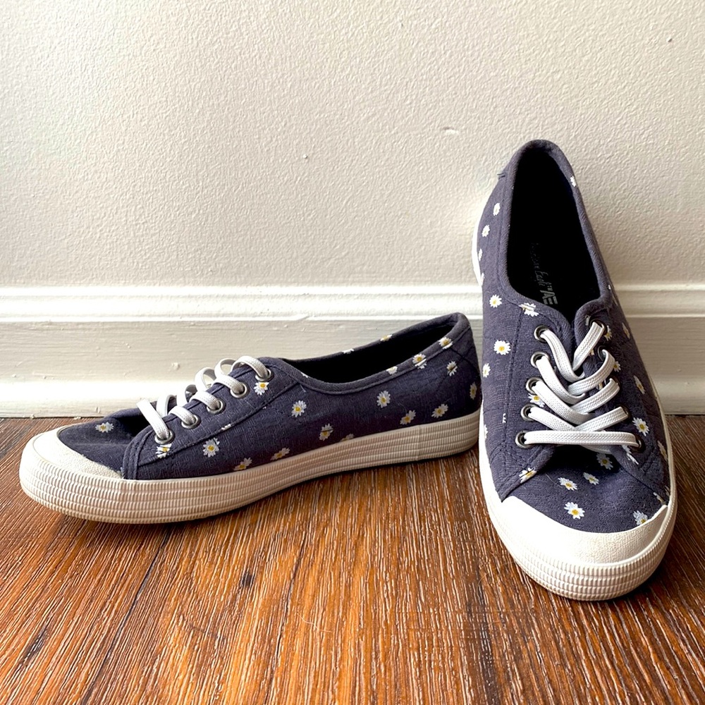 American Eagle Daisy Sneakers - Slate Blue-Grey - Size 8.5 - Gently Used